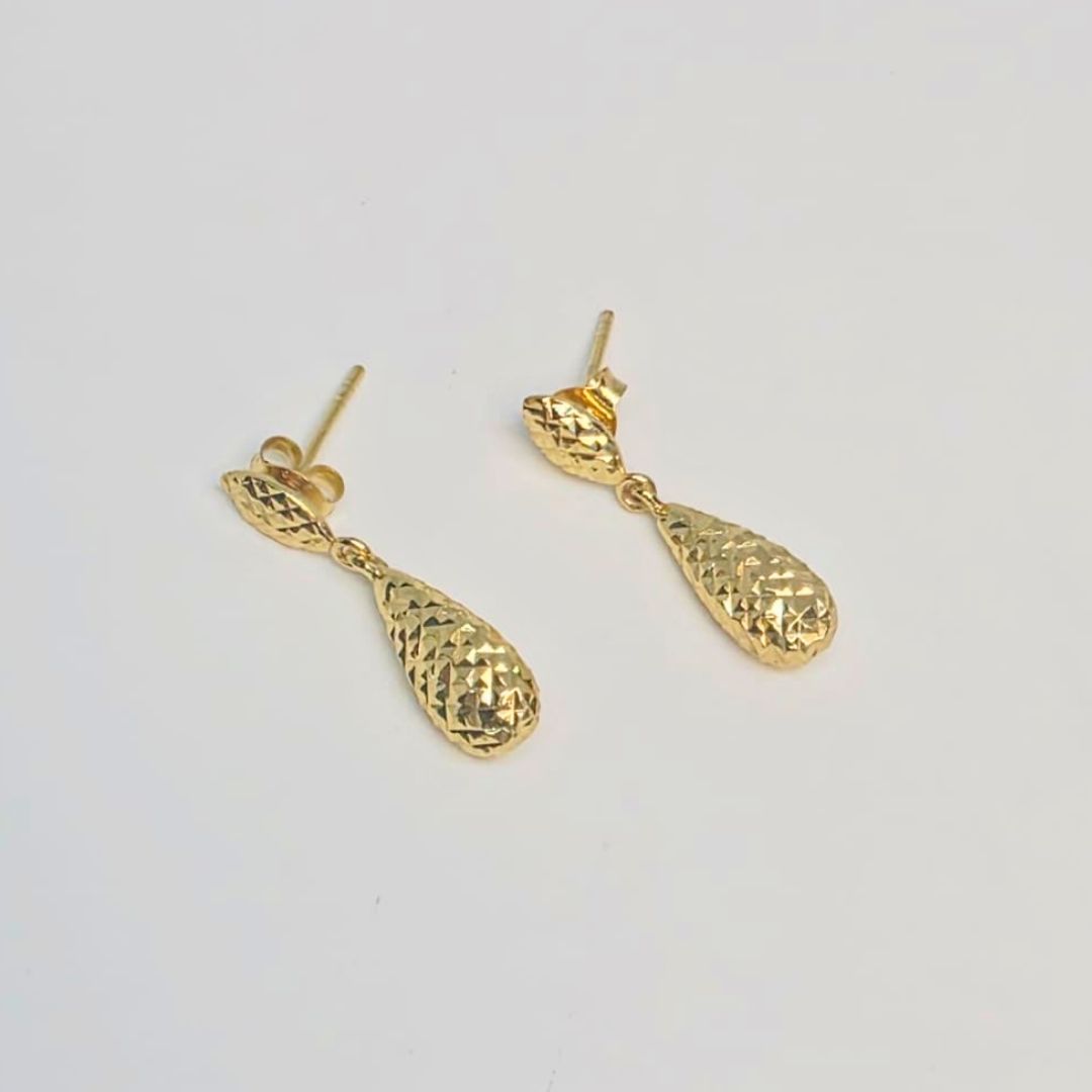 Leaf like earring