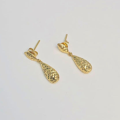 Leaf like earring