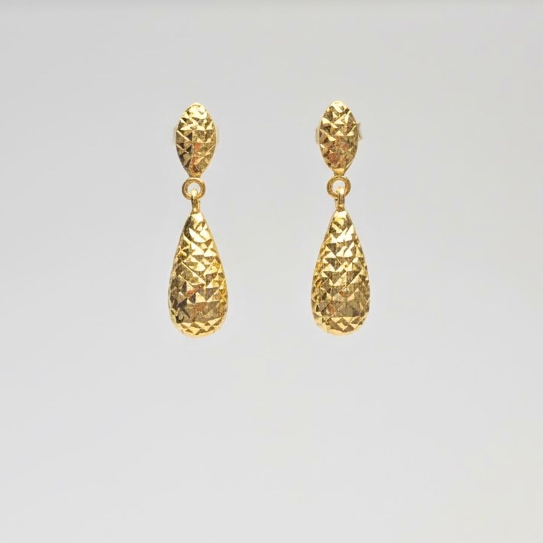 Leaf like earring