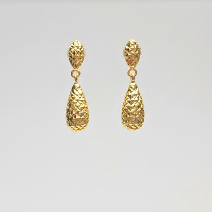 Leaf like earring