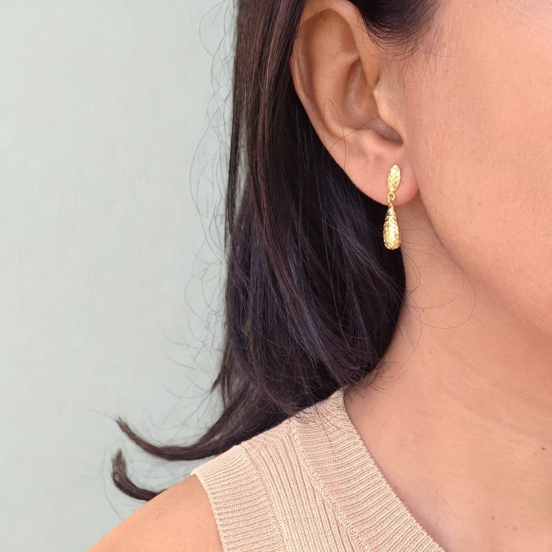 Leaf like earring